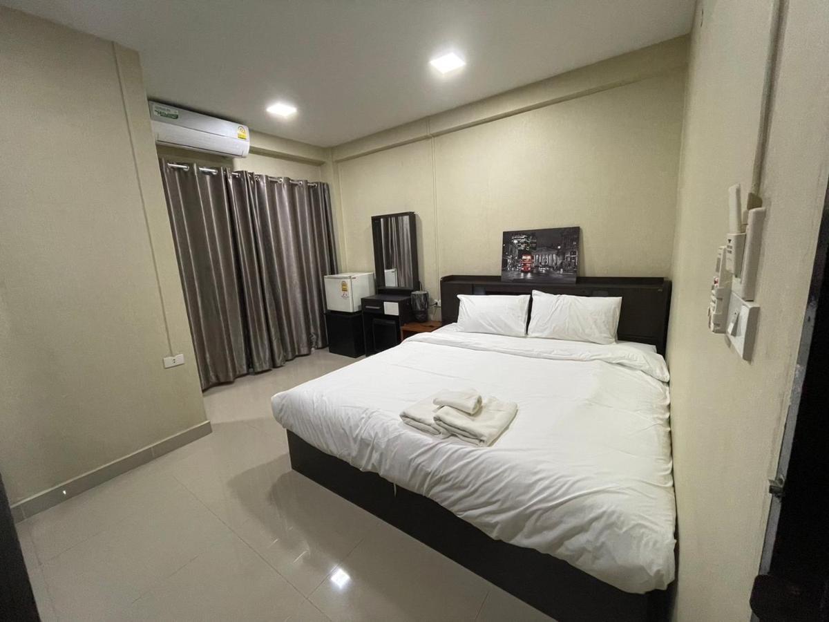 Hug Me Guesthouse Pattaya Exterior photo